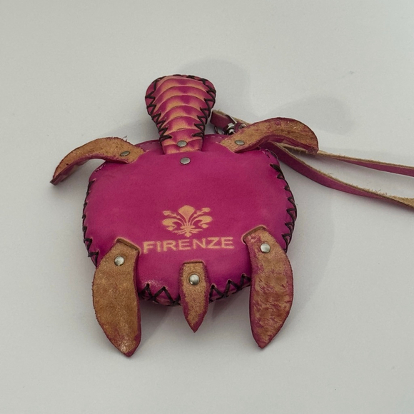 Leather Sea Turtle Coin Purse Wallet Wristlet in Pink - Picture 3 of 4